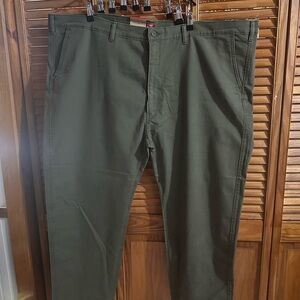 NWT-52-30 Men's Olive Green Levi Pants